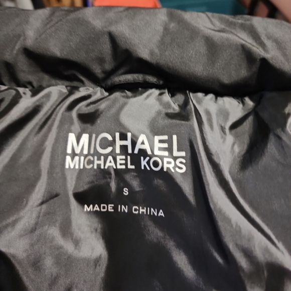 Michael Kors Black Puffer Jacket with Faux Fur Trim - Picture 7 of 8